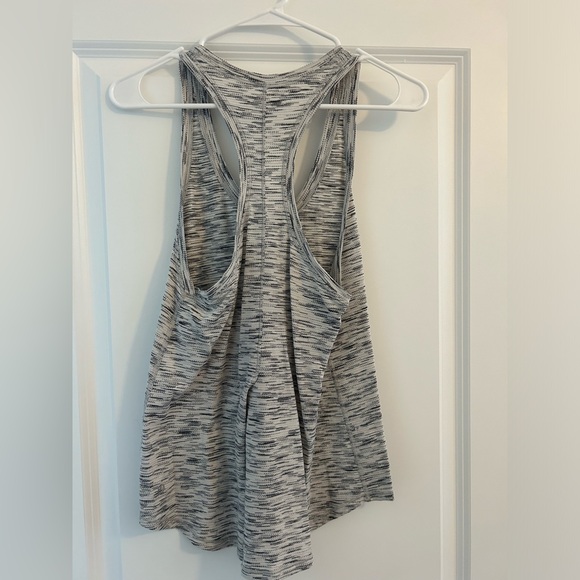 Lululemon women’s open back tank - Picture 3 of 4